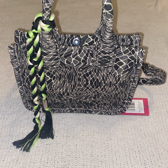 NWT VINCE CAMUTO ORLA CANVAS BLACK/COCONUT CREAM CROSSBODY CONVERTIBLE PURSE BAG - Picture 3 of 7